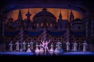 KC Ballet Dancers Tempe Ostergren and Michael Davis with KCB School Students. Photogr Photo
