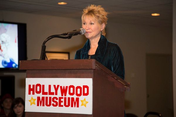 Dee Wallace offers students inspiration and gifts Photo