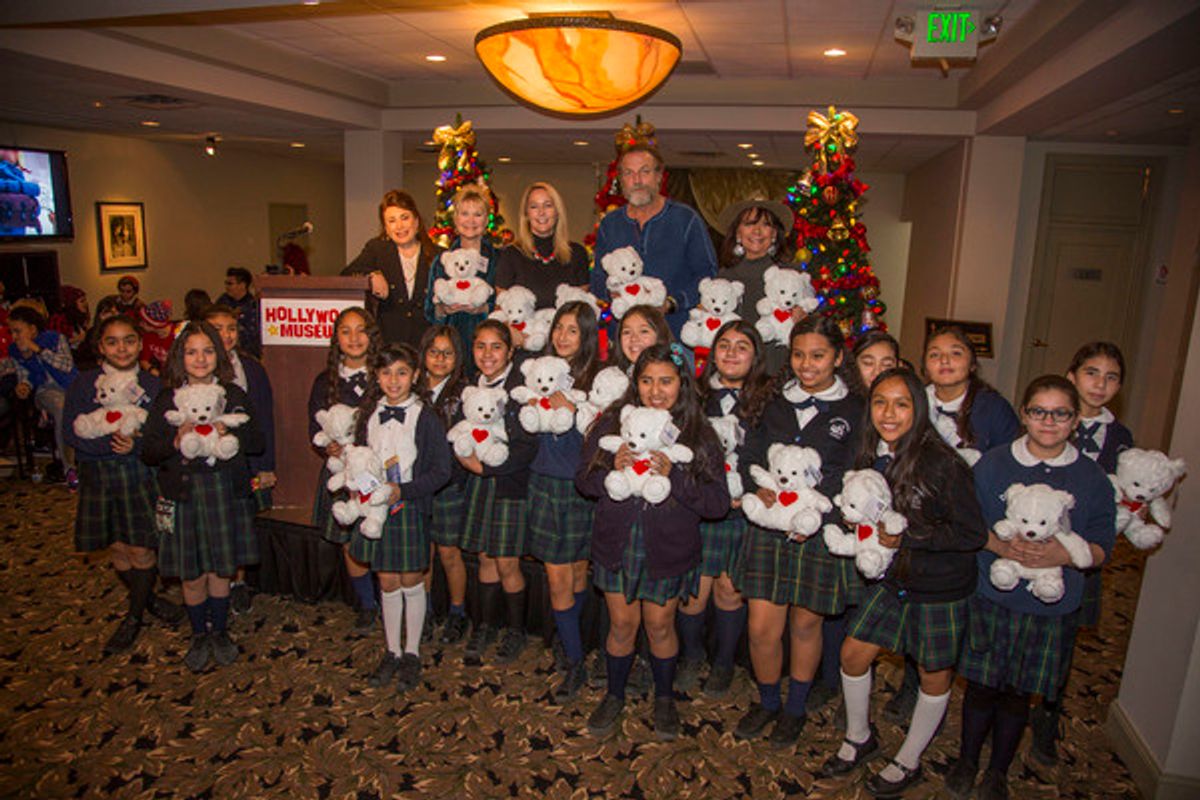 Donelle Dadigan, Erin Murphy, Darby Hinton and Dawn Wells help Dee Wallace (Second from left, top row) hand out her BuppaLaPaloo Bears, designed to help with selfesteem, to the 6th graders at 
