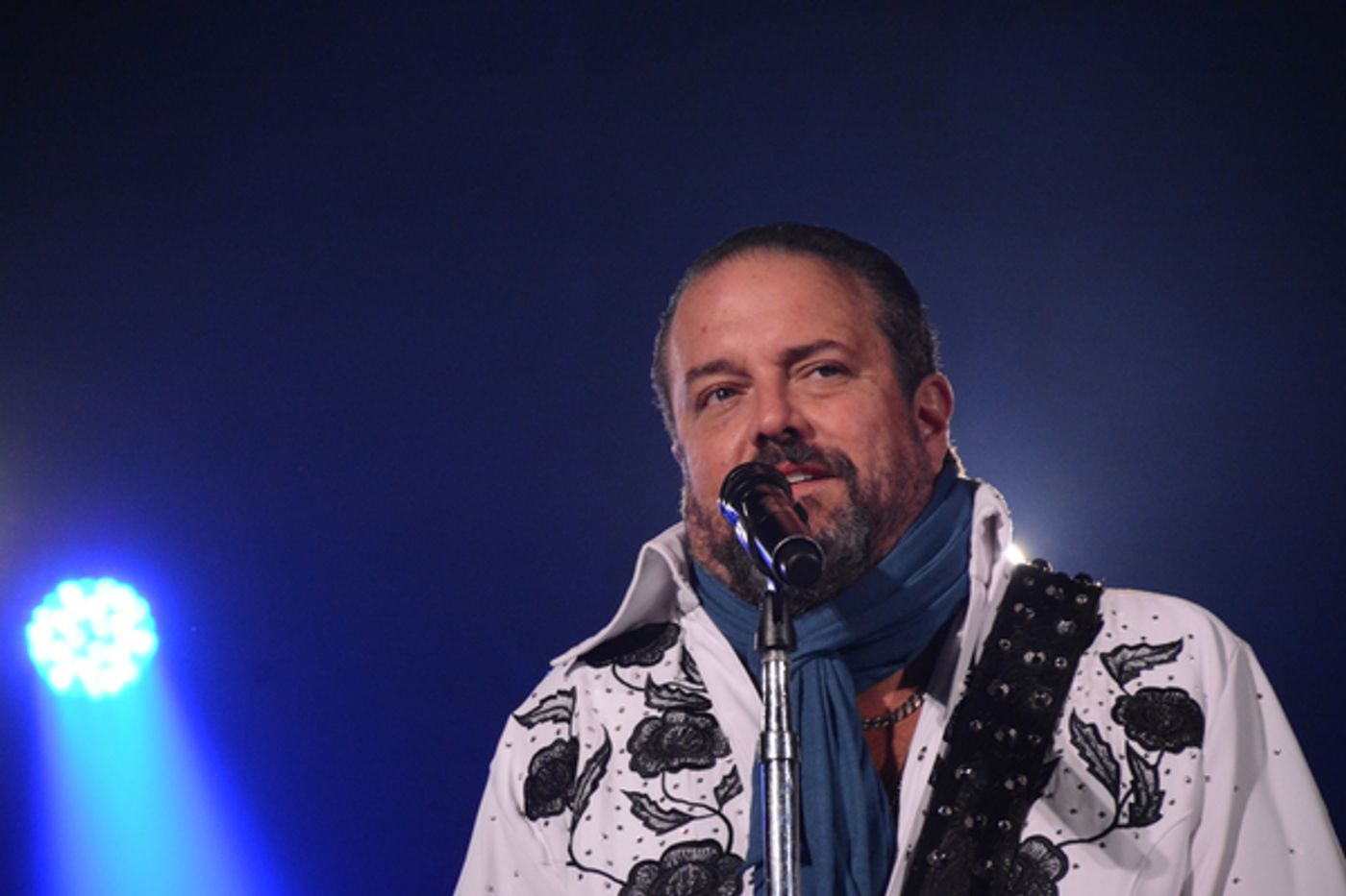 Photo Coverage: THE MAVERICKS Play The Music Hall at Tarrytown  Image