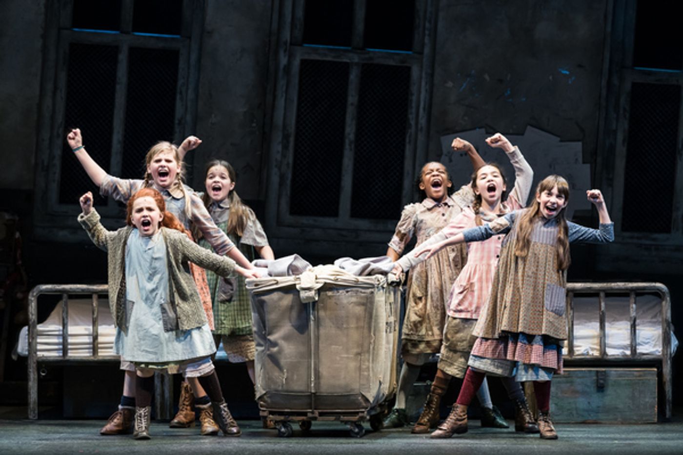 Photo Flash:  Leapin' Lizards! ANNIE Returns to the Ordway for the Holidays  Image