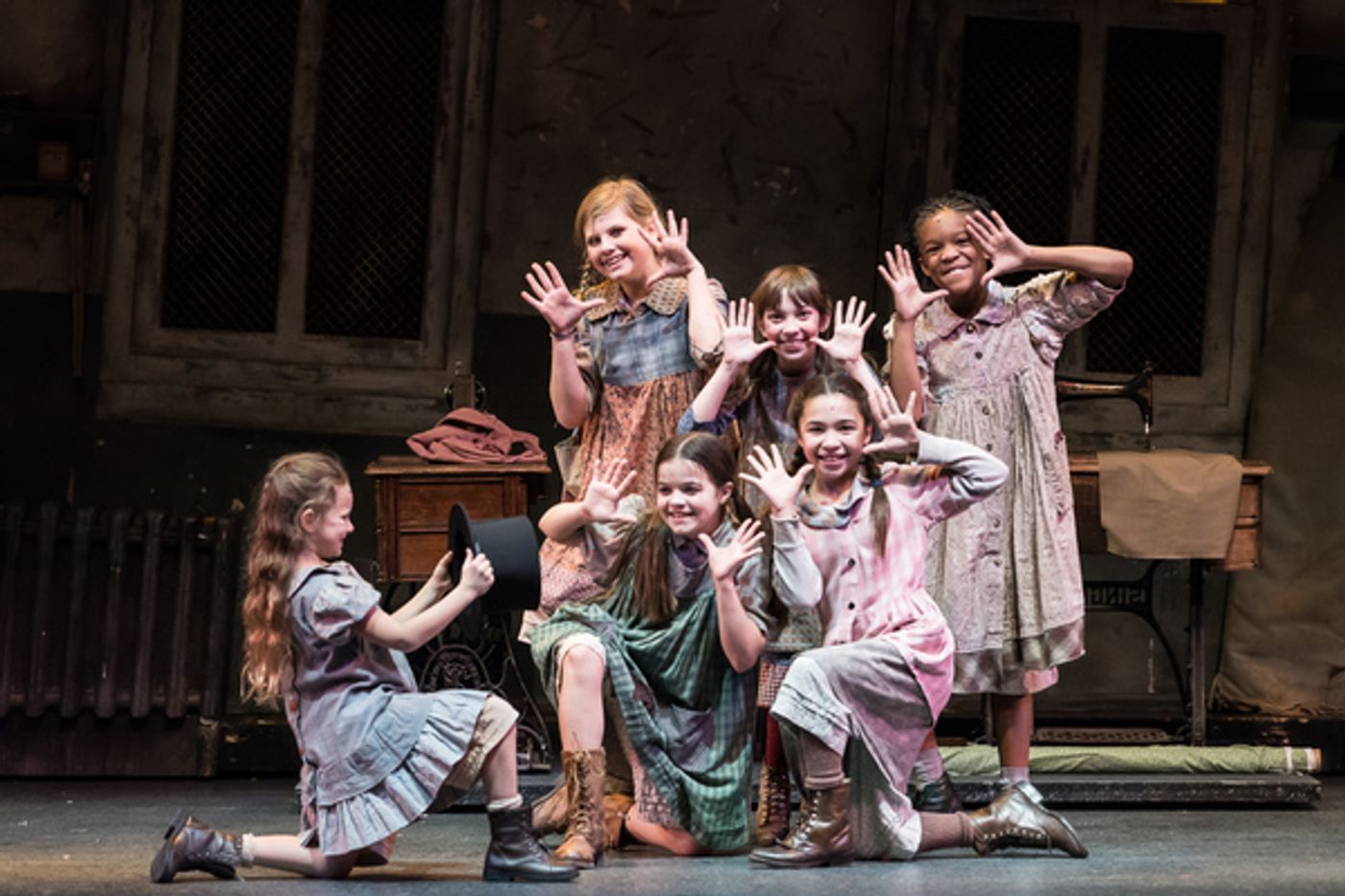 Photo Flash:  Leapin' Lizards! ANNIE Returns to the Ordway for the Holidays  Image