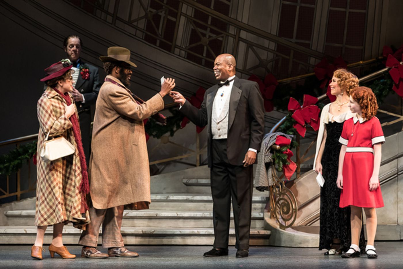 Photo Flash:  Leapin' Lizards! ANNIE Returns to the Ordway for the Holidays  Image