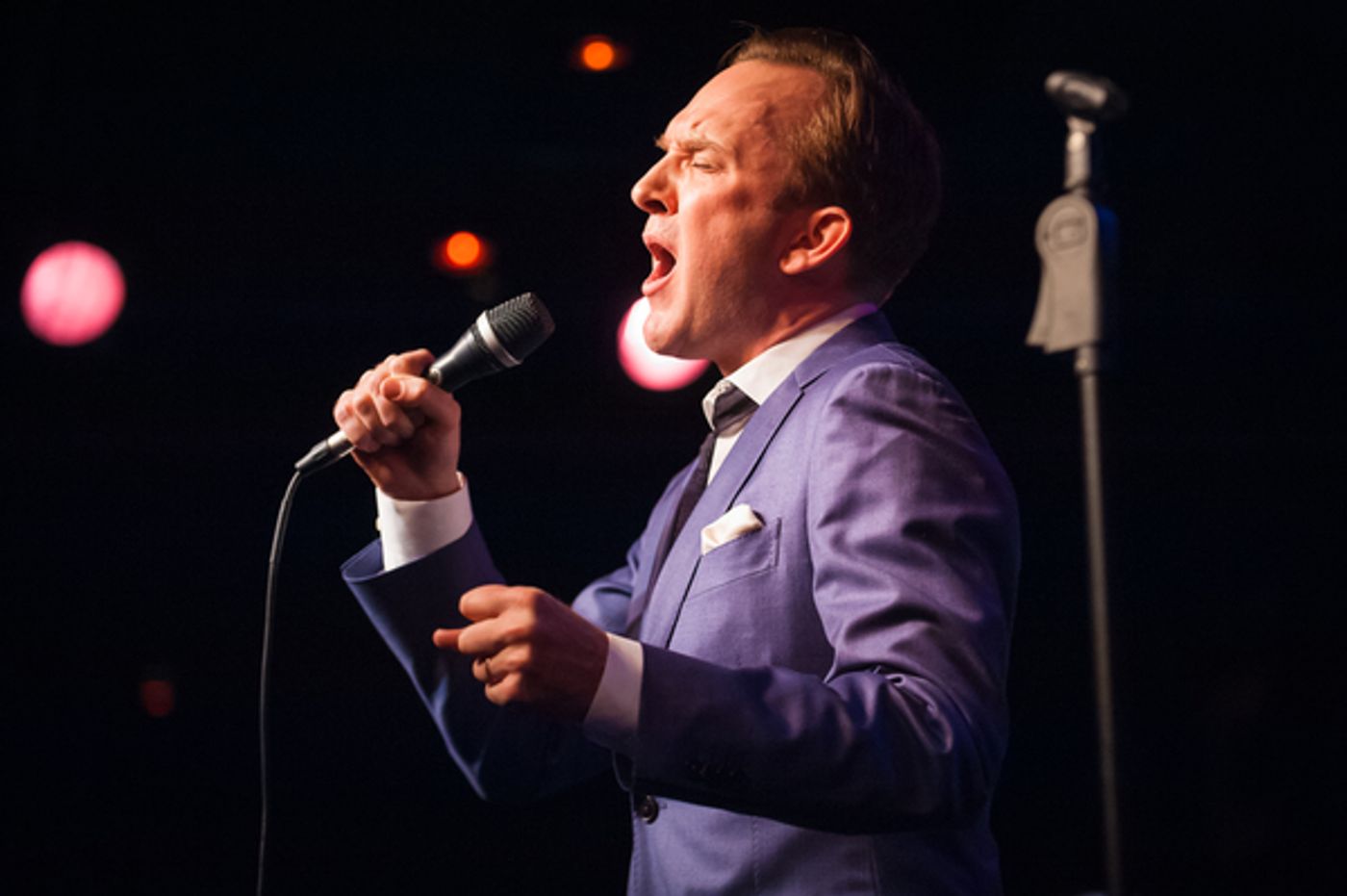 Photo Flash: Stephen Carlile, Sophia Anne Caruso, Judy Gold and More Join Jamie deRoy for Holiday Concert at Birdland  Image