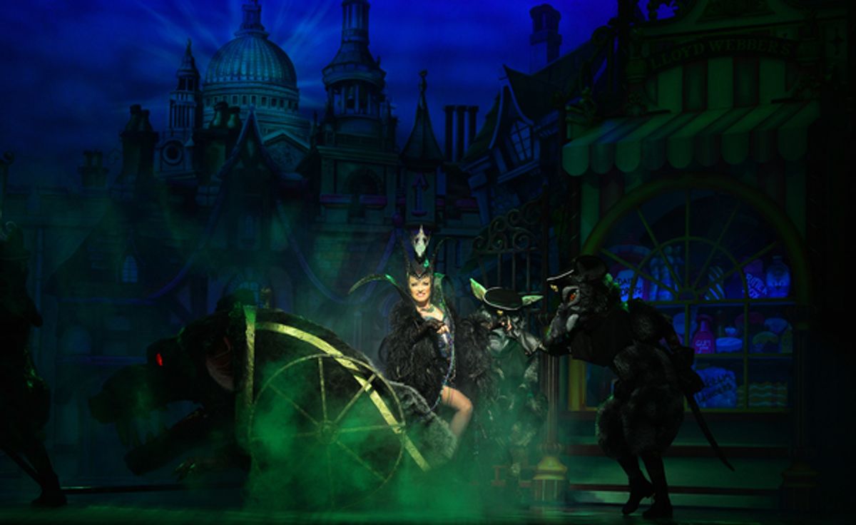 Elaine Paige as Queen Rat at 