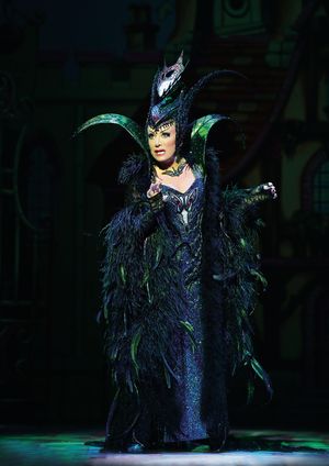 Elaine Paige as Queen Rat Photo