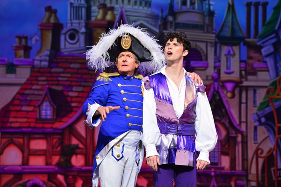 Photo Flash: First Look at Charlie Stemp, Elaine Paige and More in DICK WHITTINGTON at the London Palladium Image
