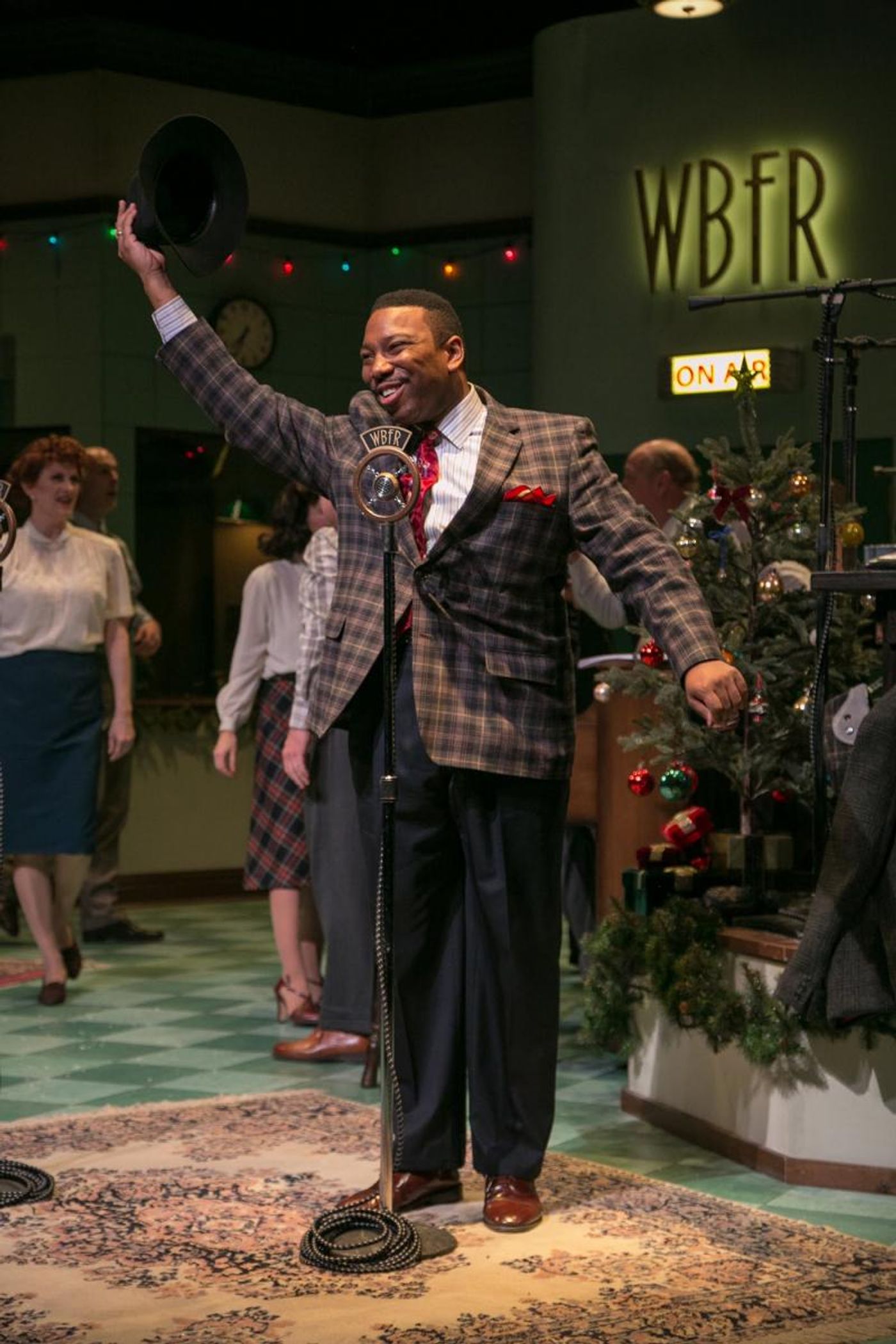 Review: ITS A WONDERFUL LIFE: A LIVE RADIO PLAY at The Shakespeare Theatre of NJ is Marvelous Review: ITS A WONDERFUL LIFE: A LIVE RADIO PLAY at The Shakespeare Theatre of NJ is Marvelous Image