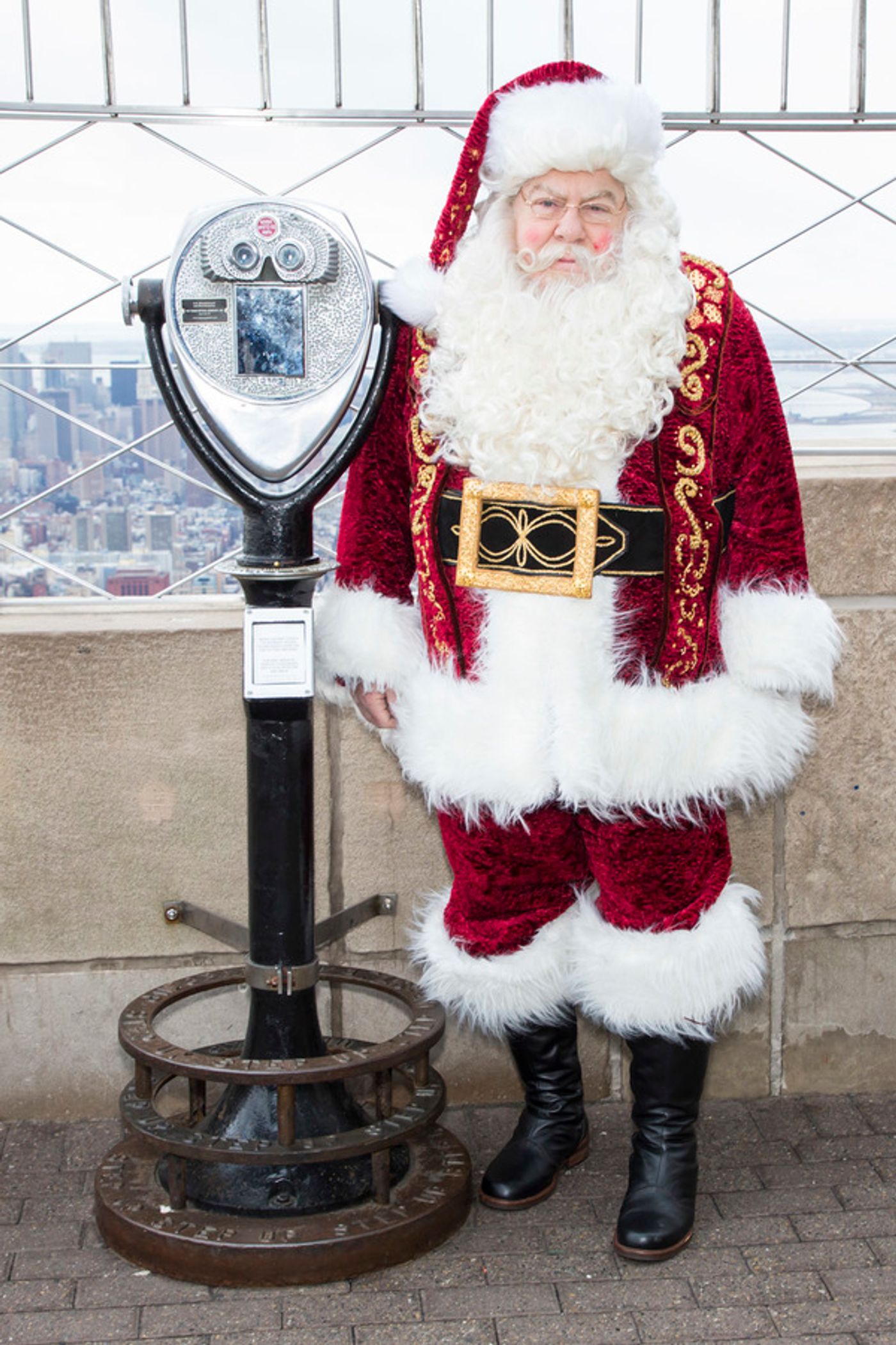 Photo Flash: Cast of ELF THE MUSICAL Visits The Empire State Building Photo Flash: Cast of ELF THE MUSICAL Visits The Empire State Building Image