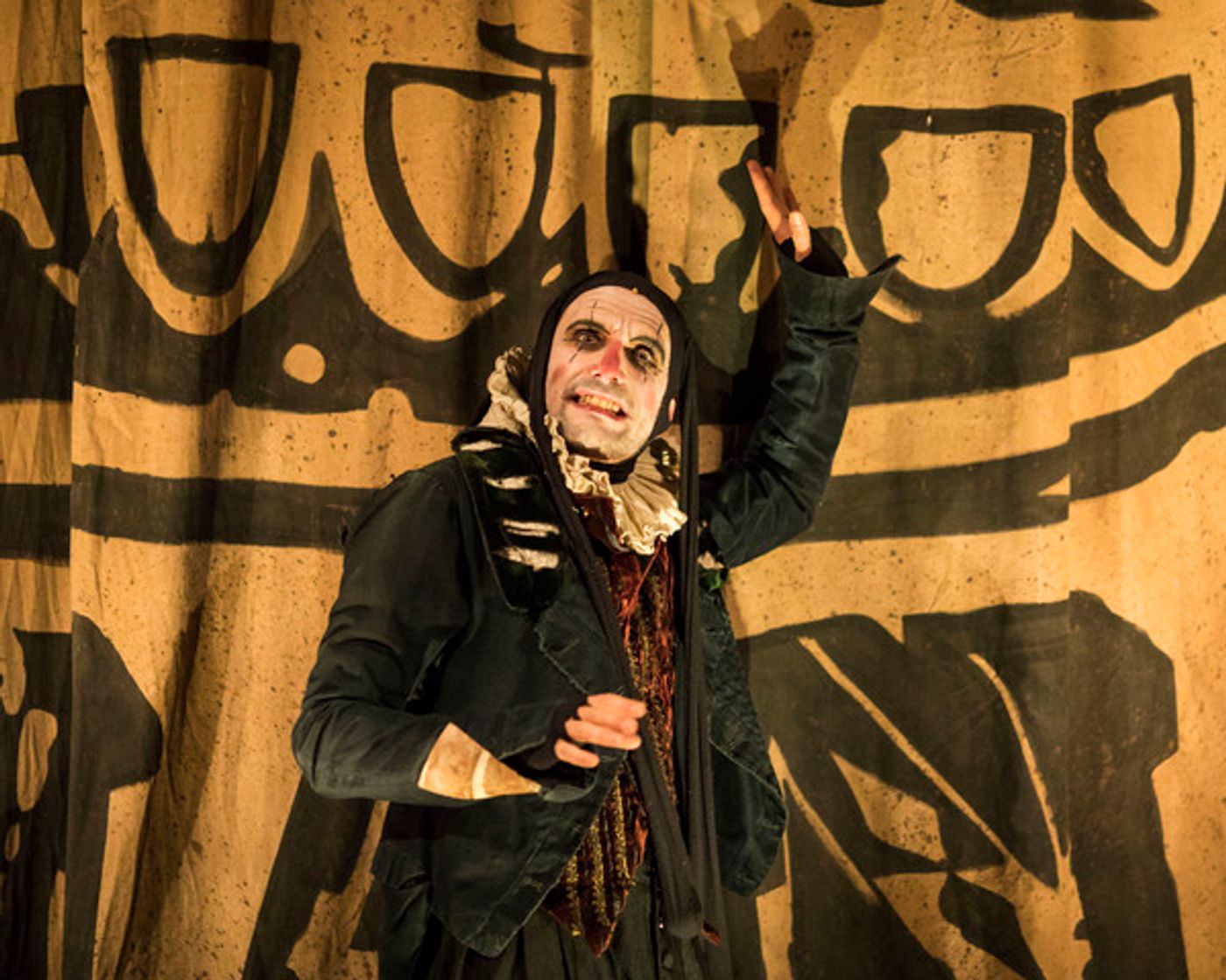 Photo Flash: First Look at THE GRINNING MAN  Image