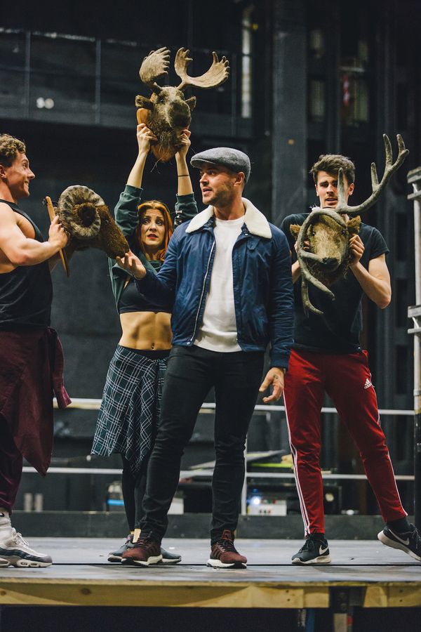 Photos: In Rehearsal for THE CHRISTMASAURUS at Eventim Apollo — photo 2 of 11