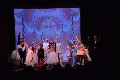 The cast that includes-Elliana Walmsley, Clara Young, Devin Trey Campbell, Cassidy Ha Photo