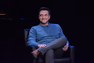 Raul Esparza Photo