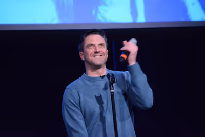 Raul Esparza  Photo