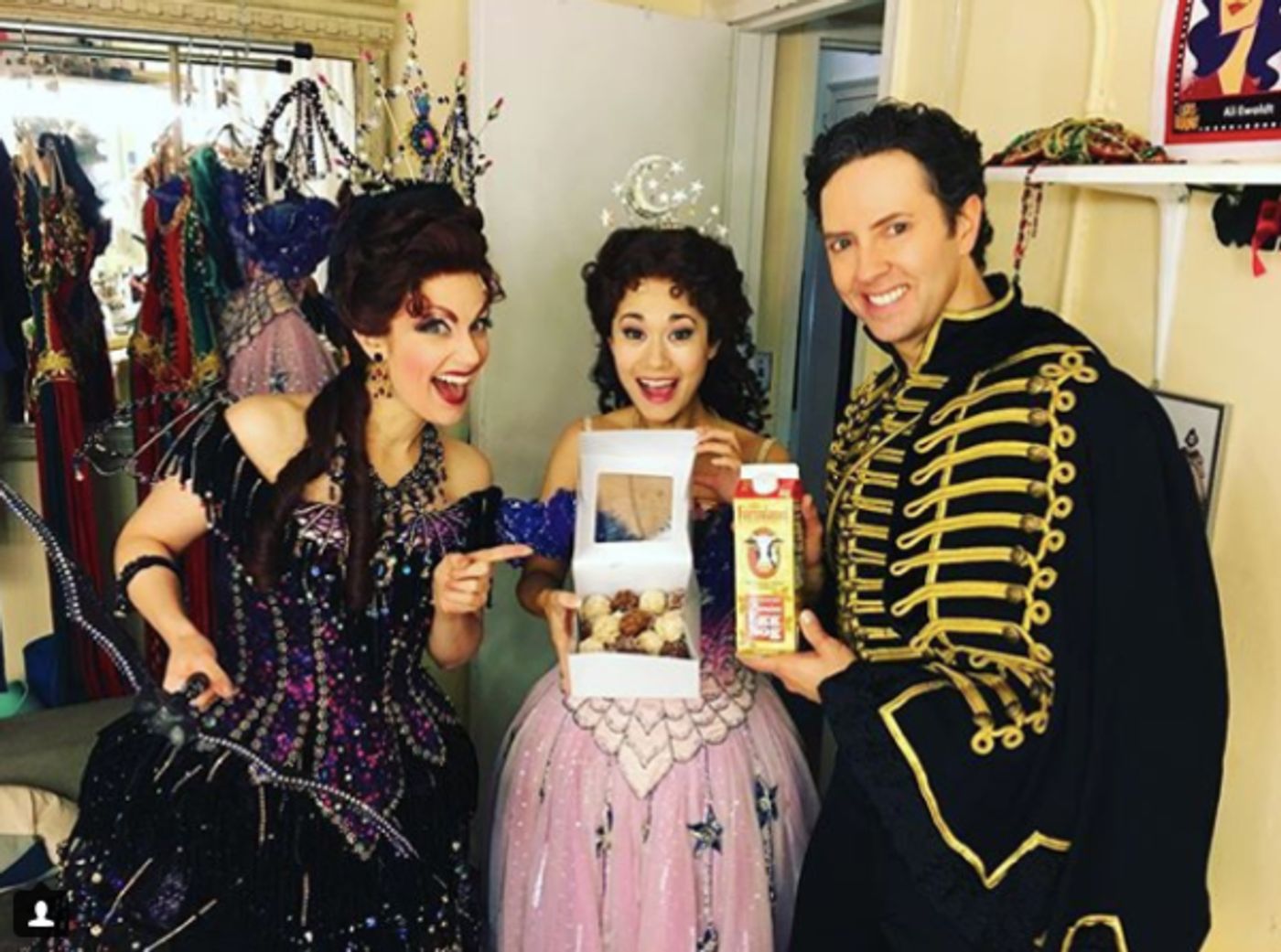 Photo Flash: PHANTOM Cast Members Share Yummy Treats and More Saturday Intermission Pics! Photo Flash: PHANTOM Cast Members Share Yummy Treats and More Saturday Intermission Pics! Image