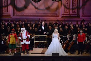 Santa Claus, Steven Reineke, Megan Hilty and Judith Clurman @ BroadwayWorld Santa Claus, Steven Reineke, Megan Hilty and Judith Clurman Photo