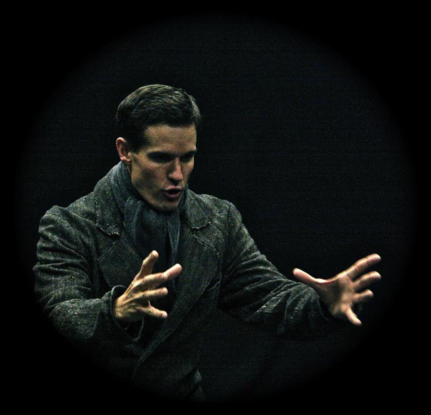 Review: A REGULAR LITTLE HOUDINI is a Captivating One-Man Show Review: A REGULAR LITTLE HOUDINI is a Captivating One-Man Show Image