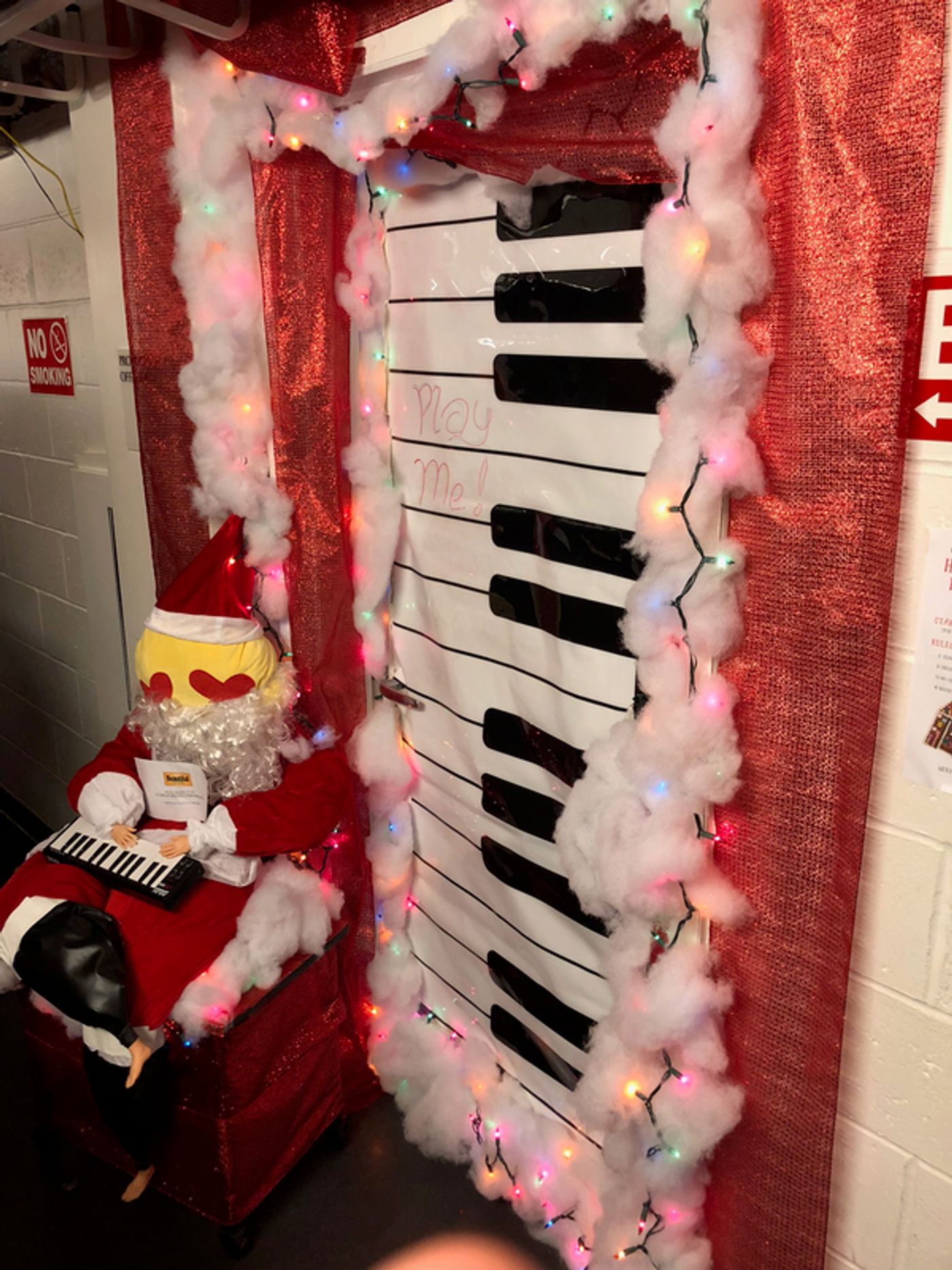 Photo Flash: BEAUTIFUL Holds a Holly Jolly Dressing Room Decorating Contest  Image