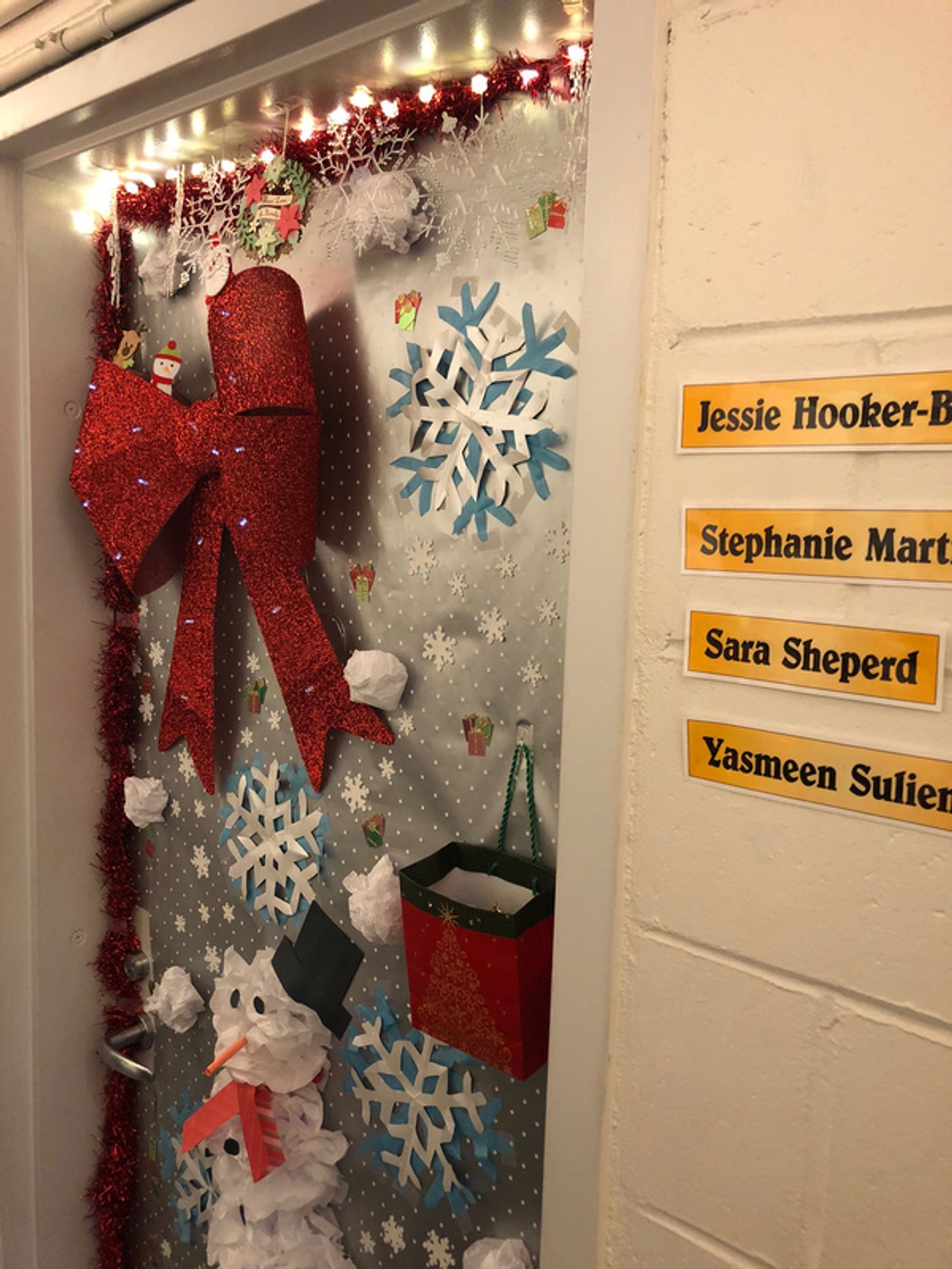 Photo Flash: BEAUTIFUL Holds a Holly Jolly Dressing Room Decorating Contest  Image