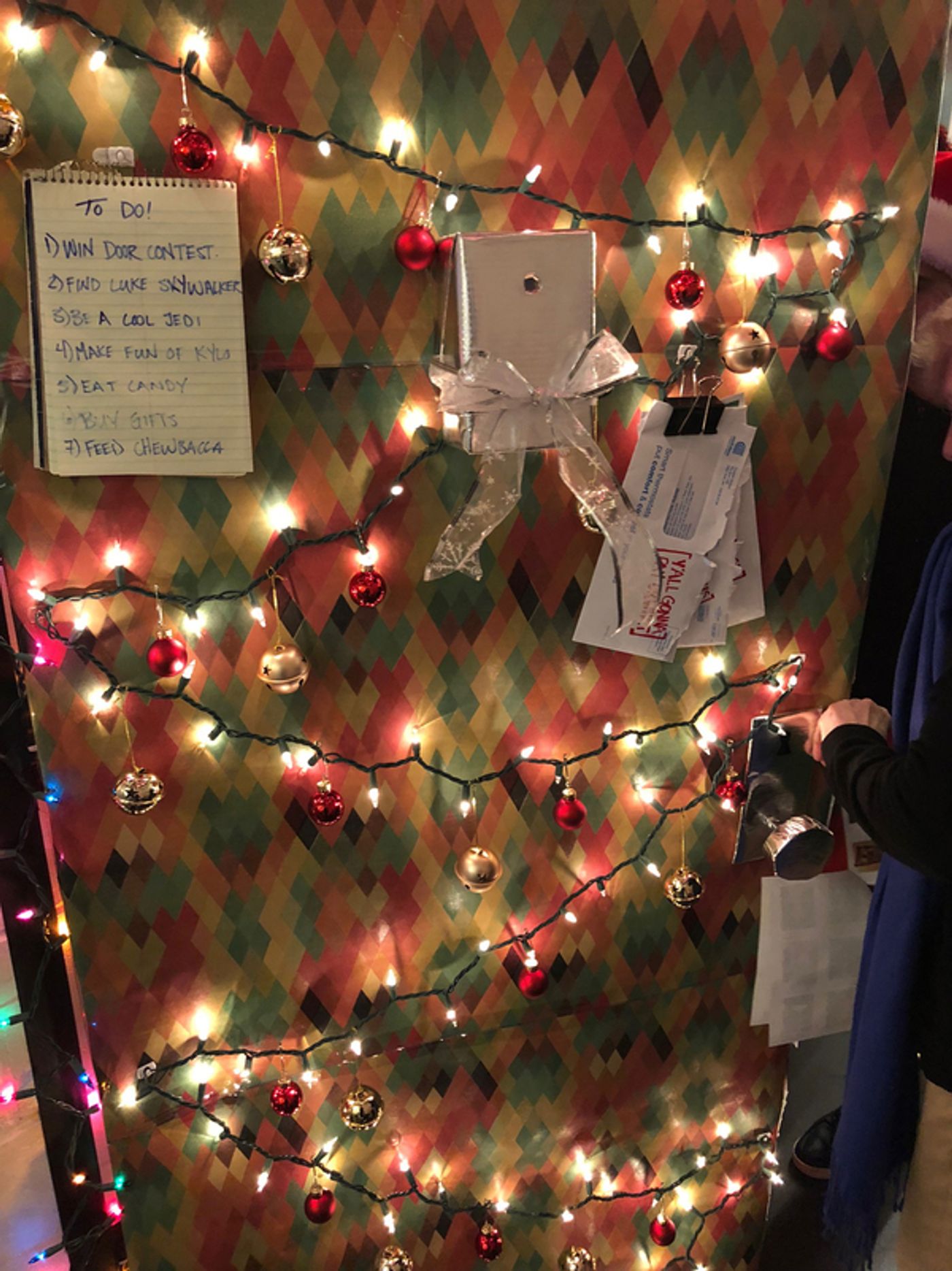 Photo Flash: BEAUTIFUL Holds a Holly Jolly Dressing Room Decorating Contest  Image