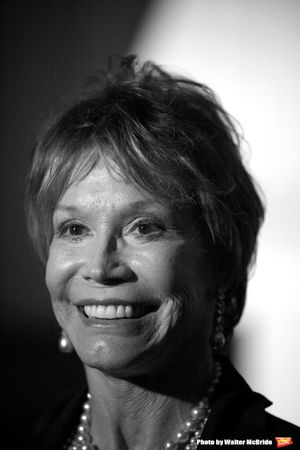 Mary Tyler Moore
attending the book Party for the debut release of Bernadette Peter's BROADWAY BARKS at Le Cirque Restaurant in New York City.
May 12, 2008 @ BroadwayWorld Mary Tyler Moore
attending the book Party for the debut release of Bernadette Peter's Photo