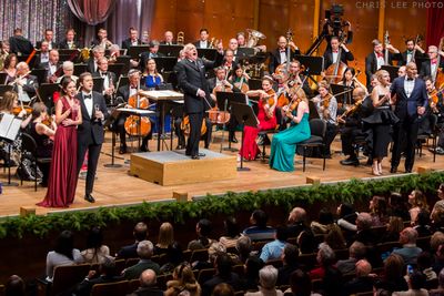 Bramwell Tovey conductst New York York Philharmonic in New Year's Eve:  Bernstein on  Photo