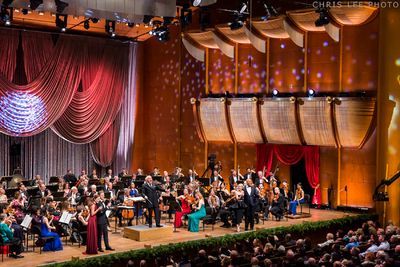 Bramwell Tovey conductst New York York Philharmonic in New Year's Eve:  Bernstein on  Photo