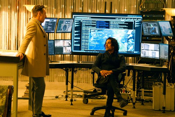 Pictured (L-R) Alan Cumming as Dr. Dylan Reinhart and Naveen Andrews as Julian Cousin Photo