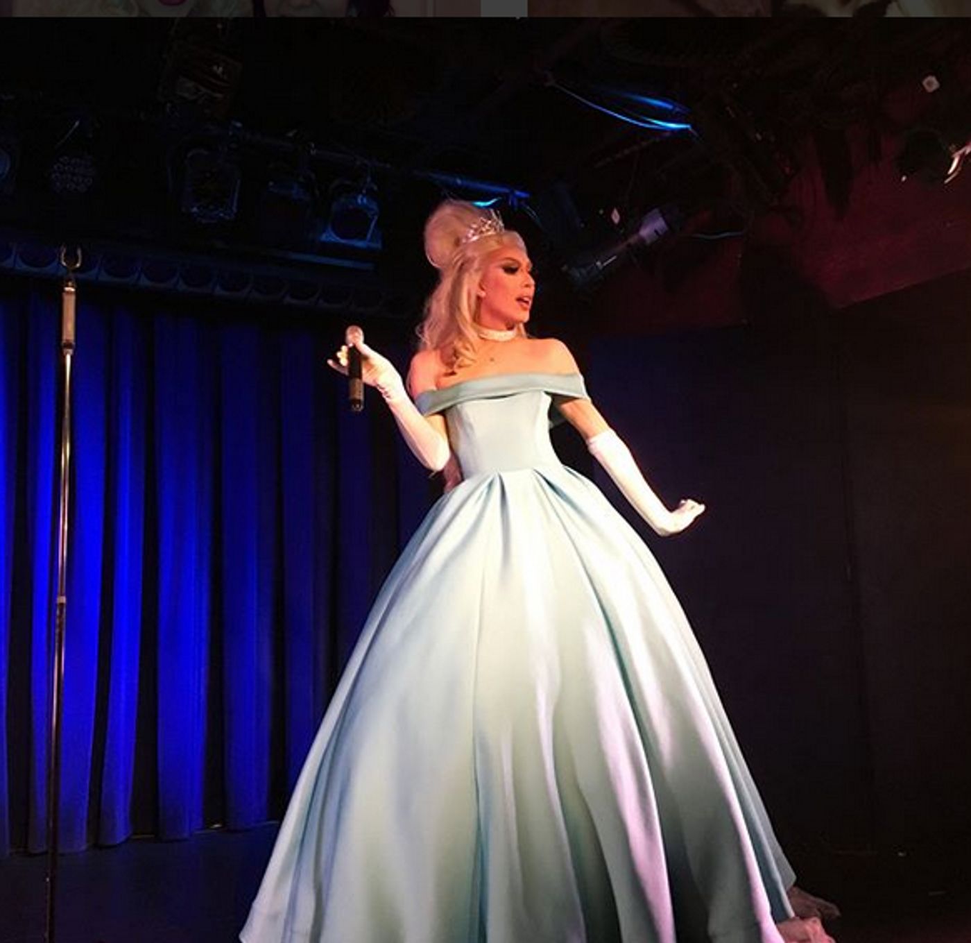 Review: Alaska Makes the Holidays Spectacular in FOR HEAVEN'S SNAKES at the Laurie Beechman  Image