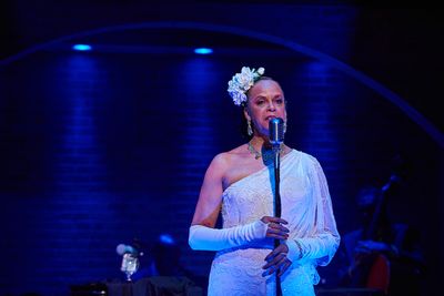  Terry Burrell (Billie Holiday) in LADY DAY (photo by Christopher Bartelski) Photo