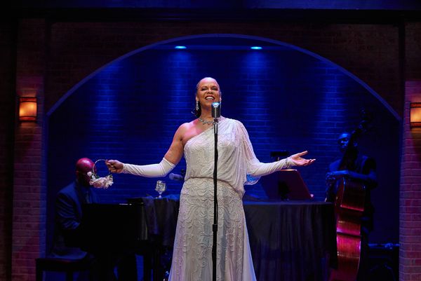  Terry Burrell (Billie Holiday) in LADY DAY (photo by Christopher Bartelski) Photo