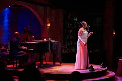 Terry Burrell (Billie Holiday) in LADY DAY (photo by Christopher Bartelski) Photo