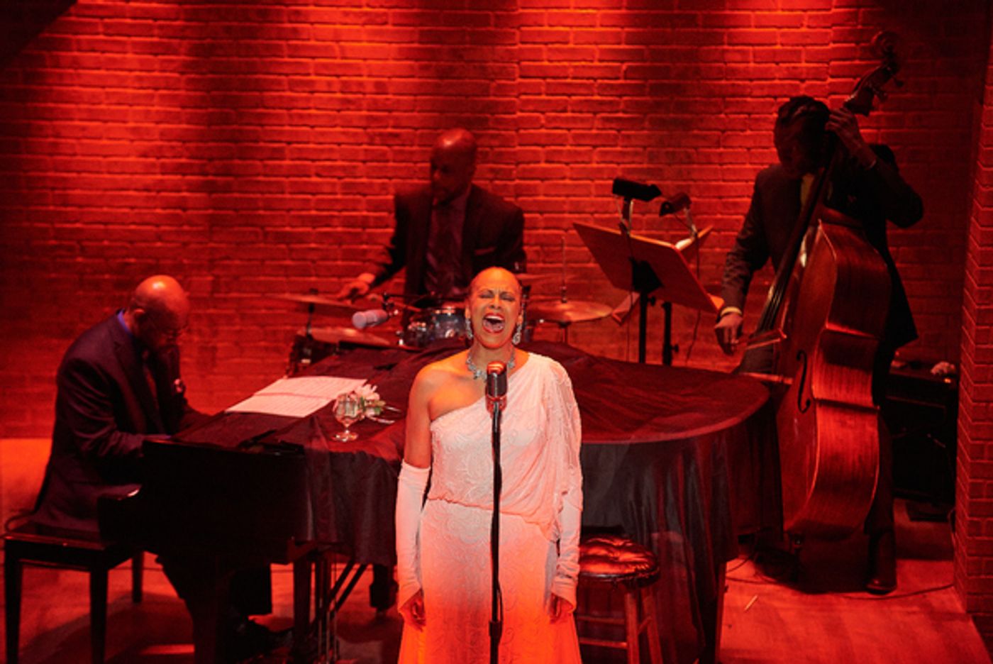 Photo Flash: Theatrical Outfit presents LADY DAY AT EMERSON'S BAR AND GRILL Photo Flash: Theatrical Outfit presents LADY DAY AT EMERSON'S BAR AND GRILL Image