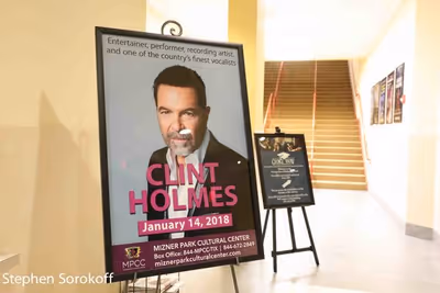 Clint Holmes Photo