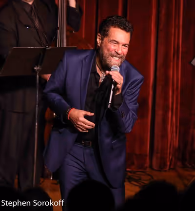 Clint Holmes Photo