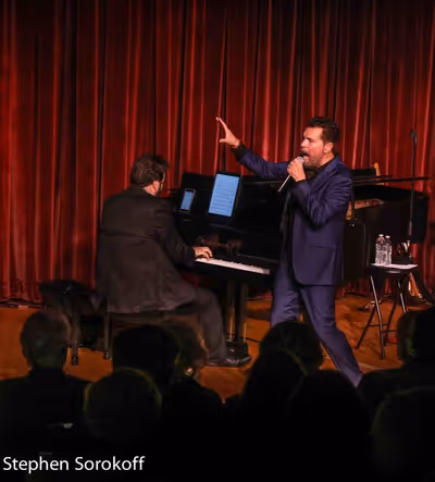 Clint Holmes Photo