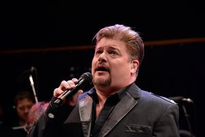 Rob Evan @ BroadwayWorld Rob Evan Photo