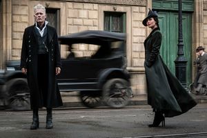 (L-R) JOHNNY DEPP as Gellert Grindelwald and POPPY CORBY-TUECH as Vinda Rosier, one o Photo