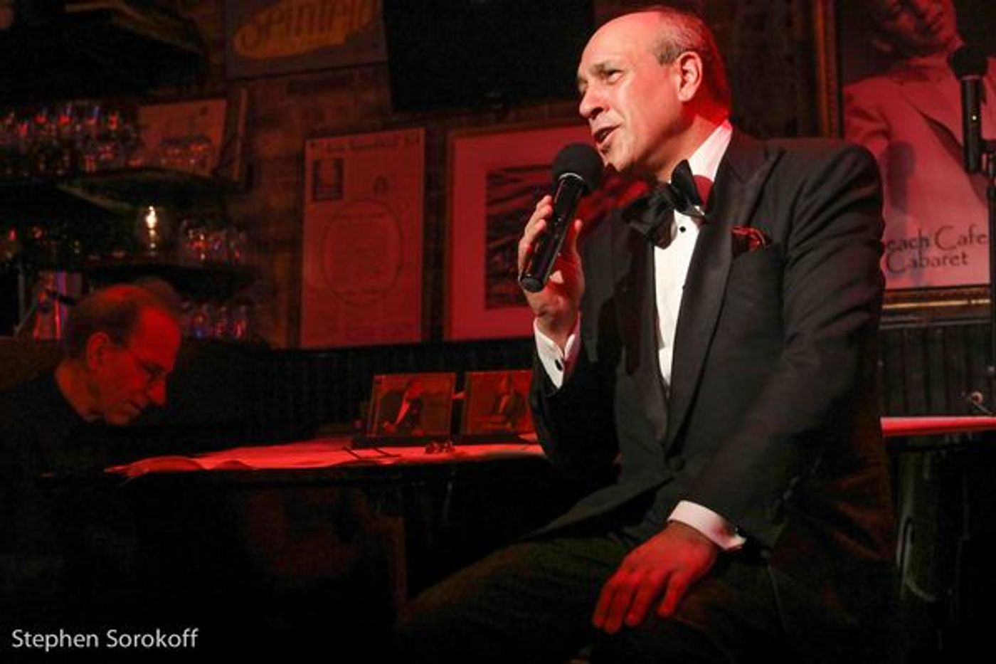 Photo Coverage: Steven Maglio 'Having A Good Time' at the Beach Cafe  Image