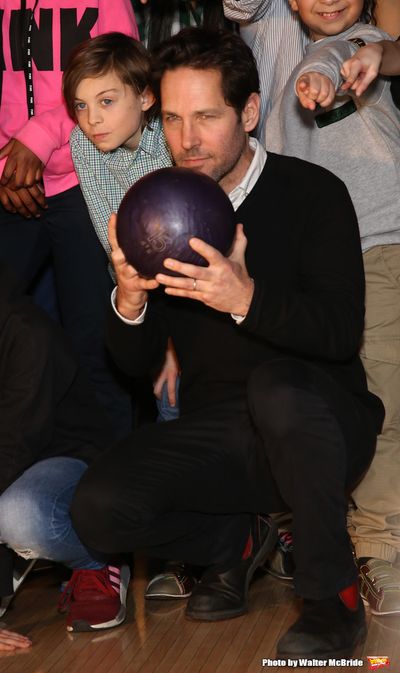 Paul Rudd with (SAY) kids Photo