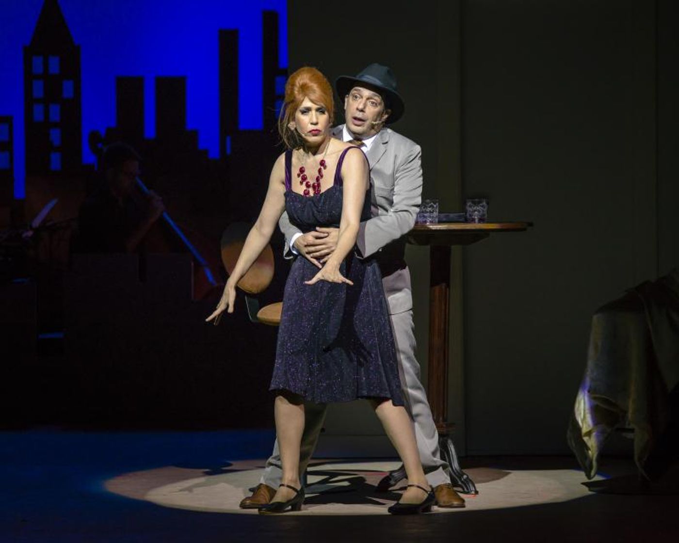 Review: SE MEU APARTAMENTO FALASSE... (Promises, Promises) Brings Bacharach-David's Smart Pop Music and the Wry Humor of Neil Simon to Sao Paulo.  Image
