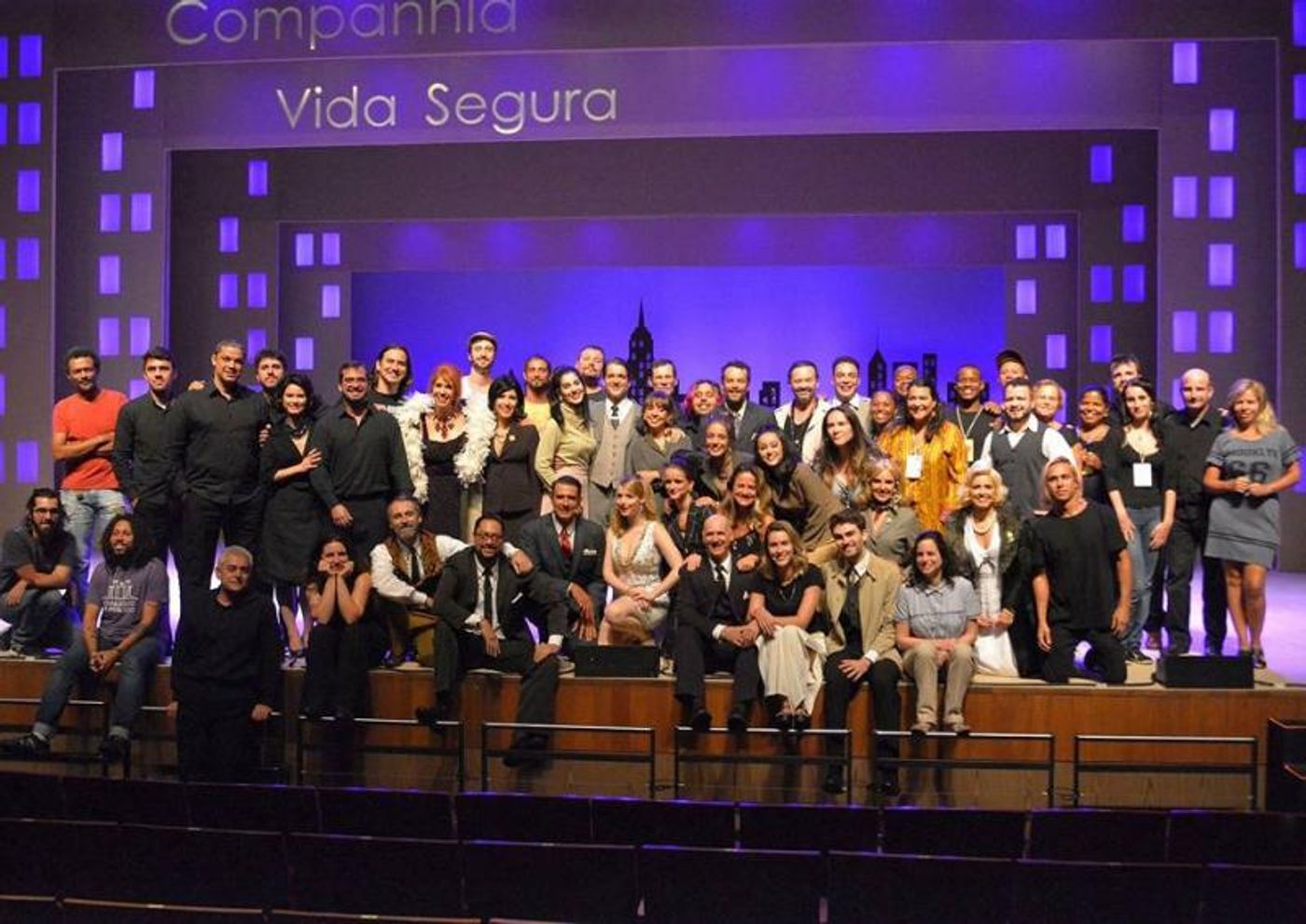Review: SE MEU APARTAMENTO FALASSE... (Promises, Promises) Brings Bacharach-David's Smart Pop Music and the Wry Humor of Neil Simon to Sao Paulo.  Image