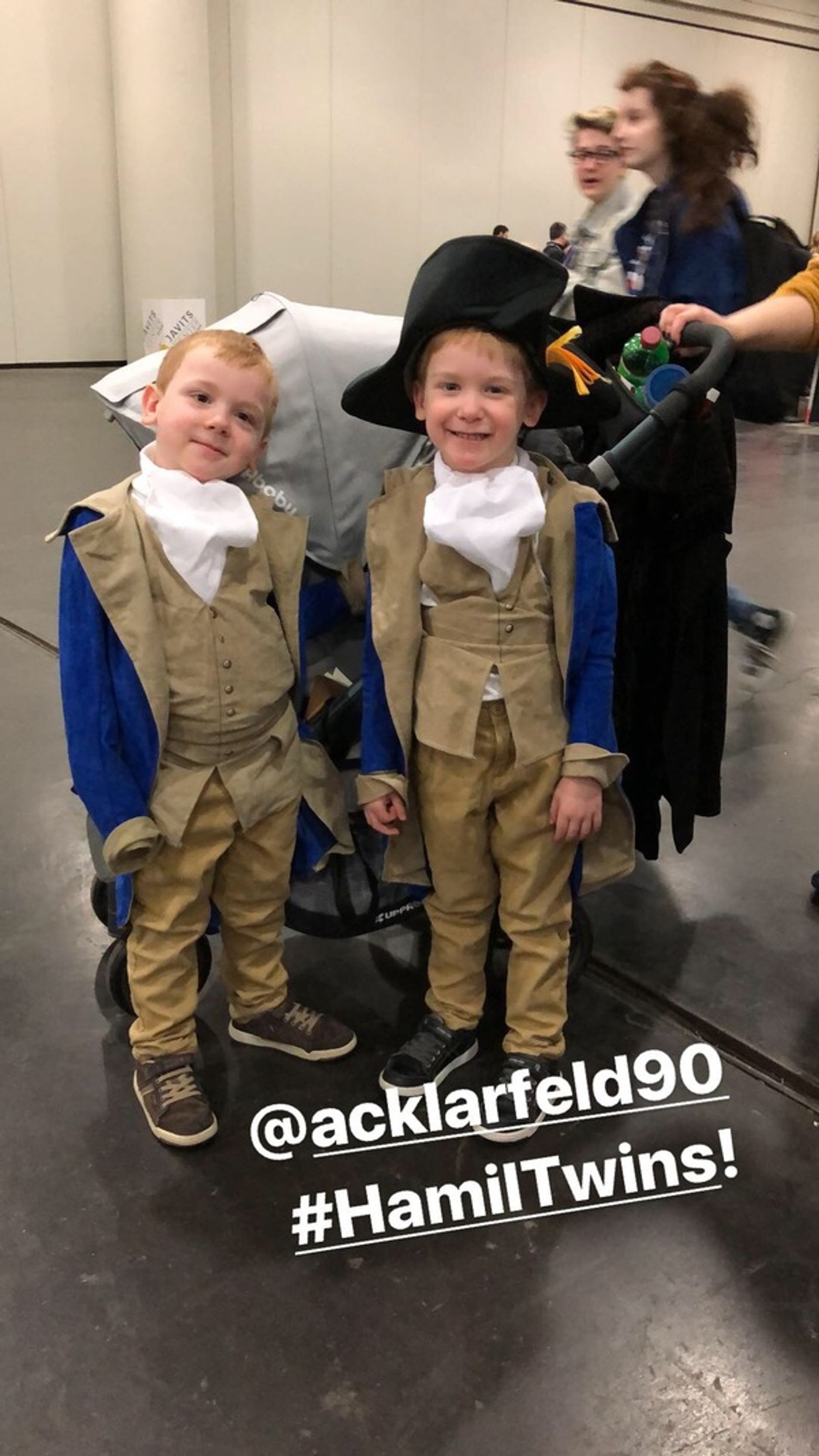 Photo Flash: Broadway's Biggest Fans Get Decked Out in Epic Costumes at BroadwayCon  Image