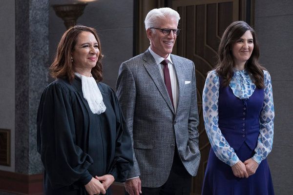  Maya Rudolph, Ted Danson, D'Arcy Carden Photo