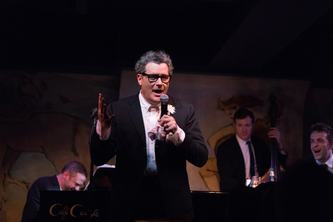 Photo Flash: Isaac Mizrahi Takes Over Cafe Carlyle  Image