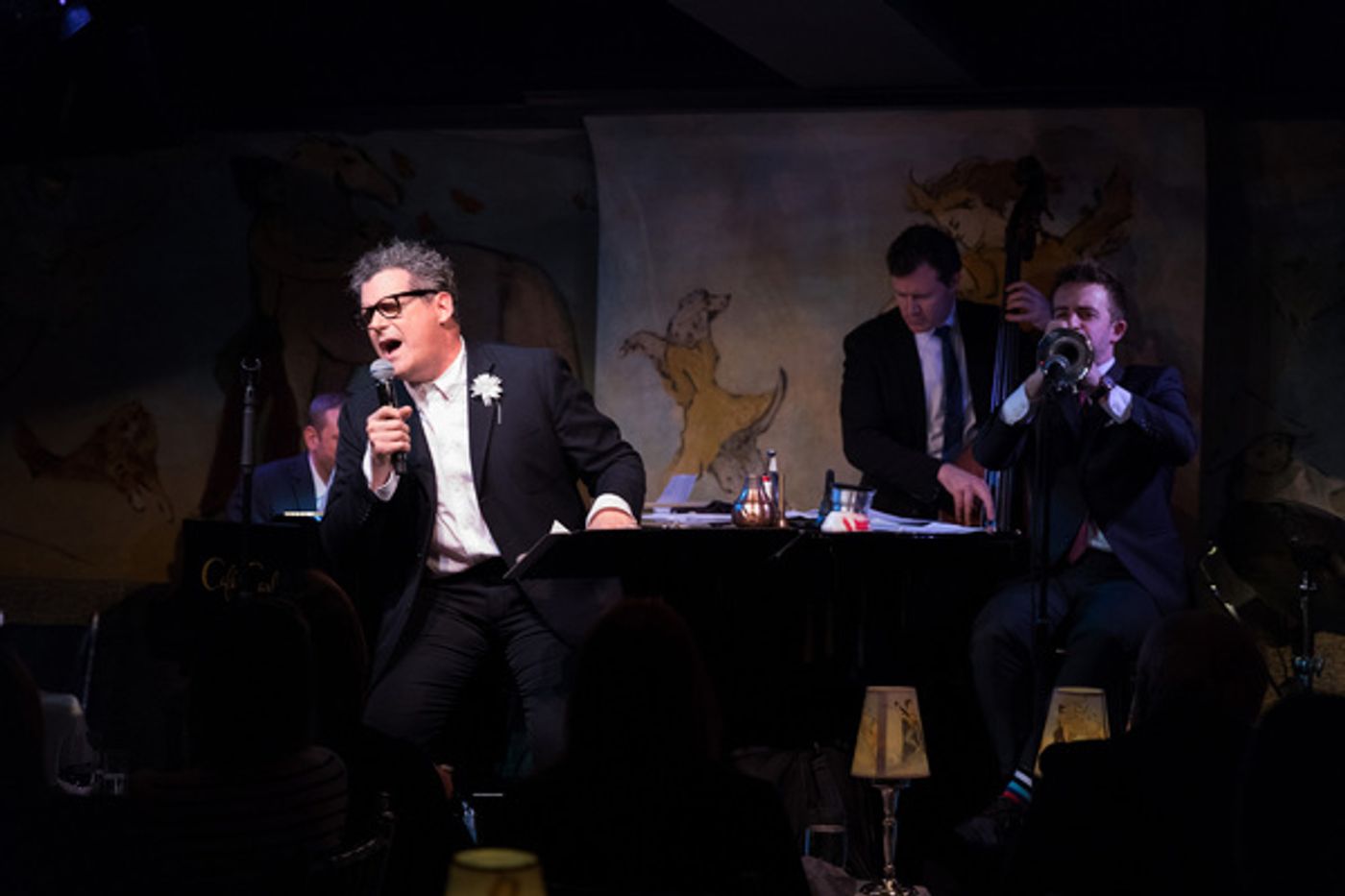 Photo Flash: Isaac Mizrahi Takes Over Cafe Carlyle  Image