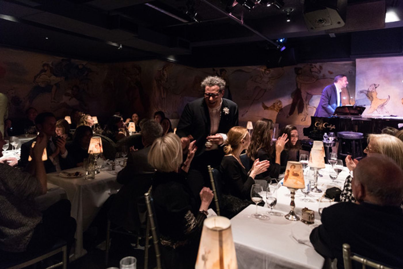Photo Flash: Isaac Mizrahi Takes Over Cafe Carlyle  Image