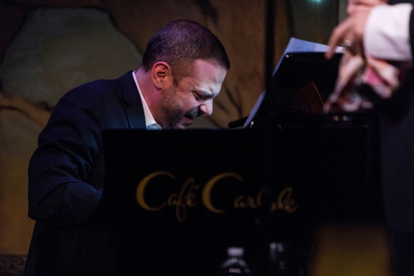 Photo Flash: Isaac Mizrahi Takes Over Cafe Carlyle  Image