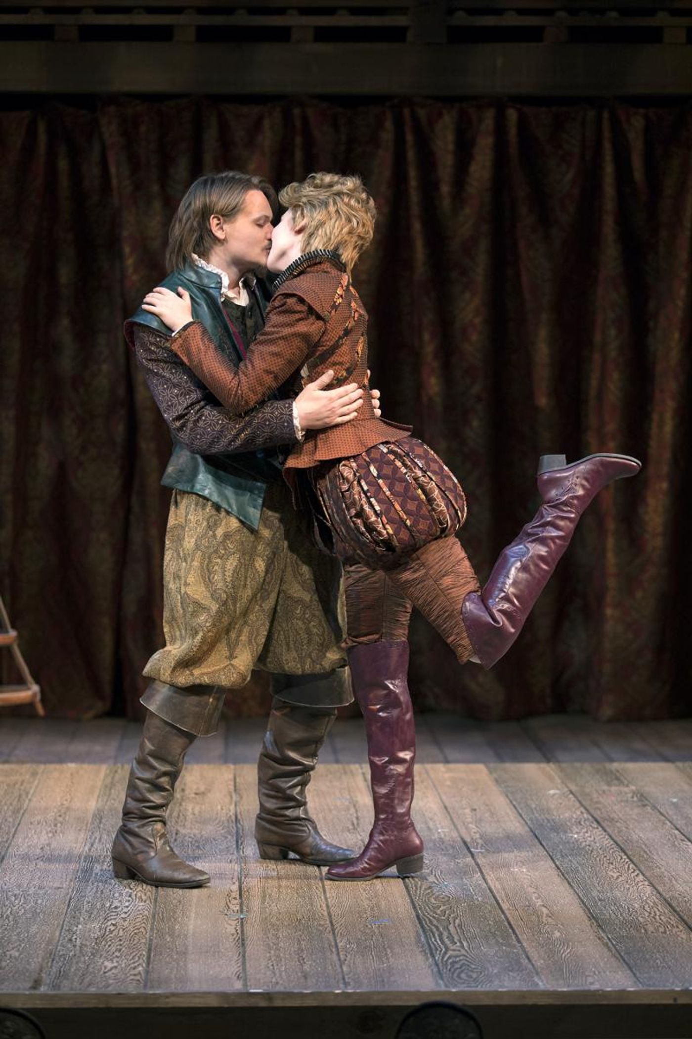 Review: SHAKESPEARE IN LOVE Stage Adaptation Romances at South Coast Repertory  Image