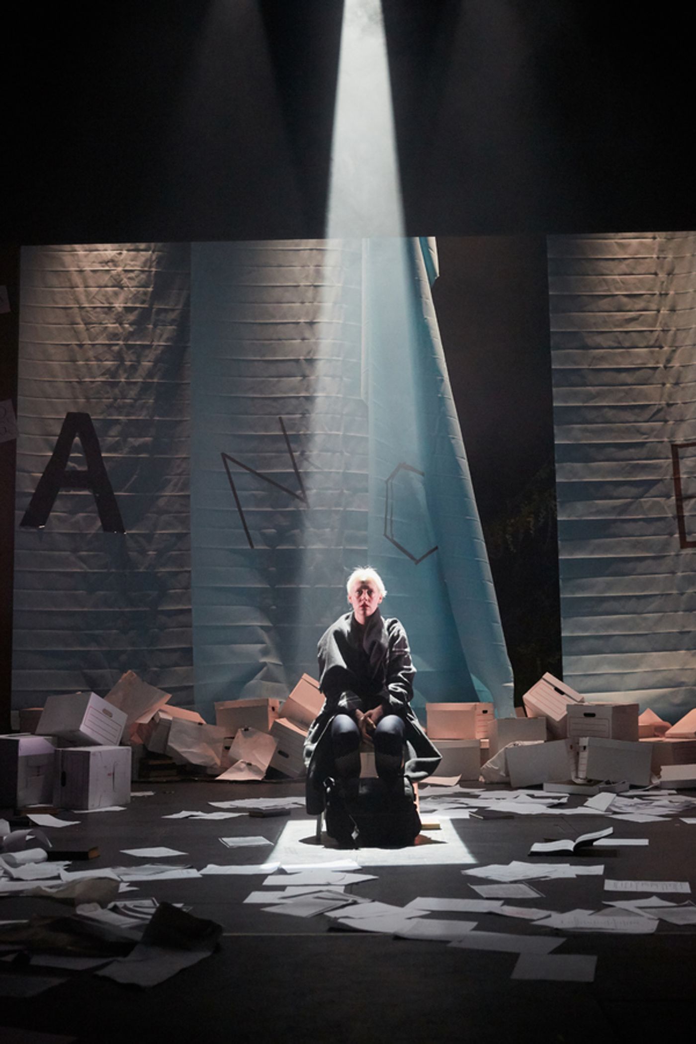 Photo Flash: Complicité Stages A PACIFIST'S GUIDE TO THE WAR ON CANCER  Image